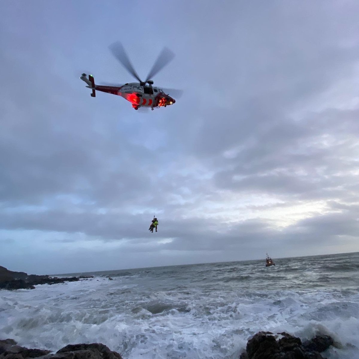HM Coastguard tweet media