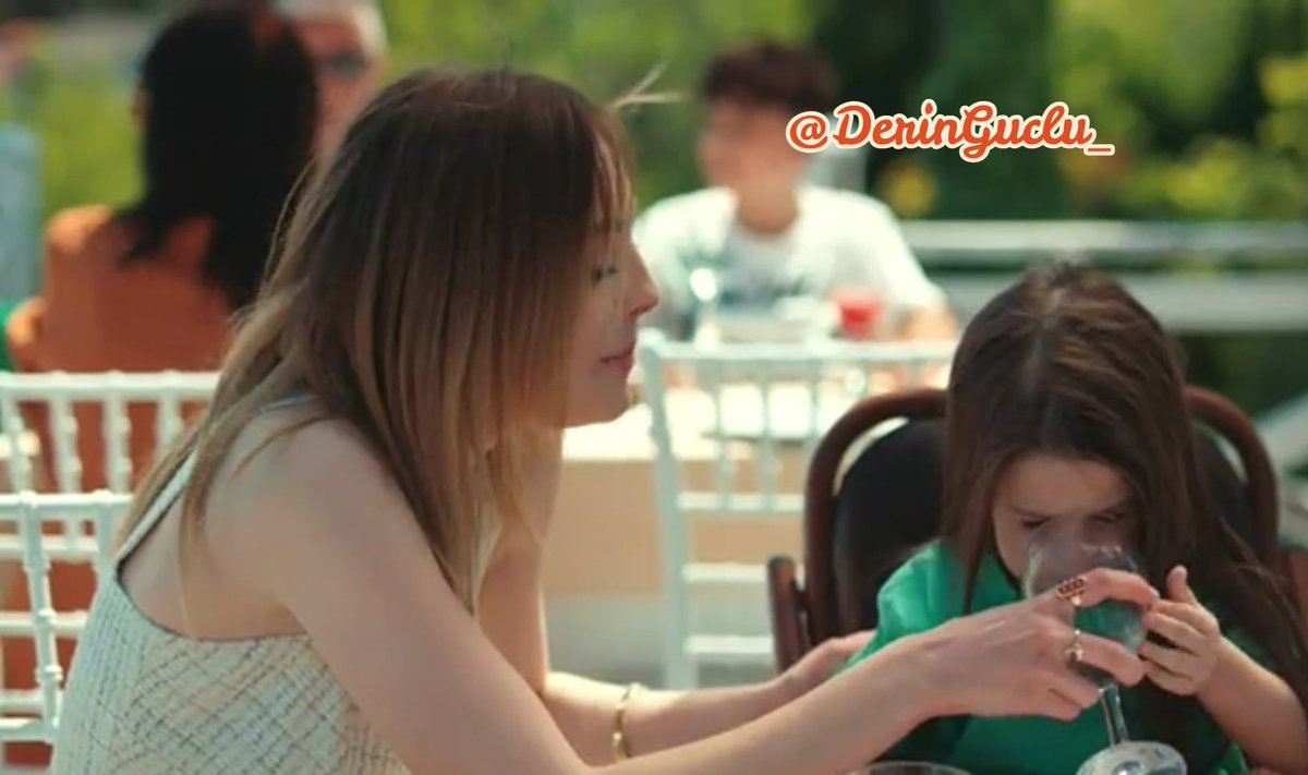 #InfielNovaFinal
→ Onur está haciendo cosas que ni siquiera hacía yo cuando iba al instituto. ¿Qué quieres agua? agua. Vale, aquí tienes