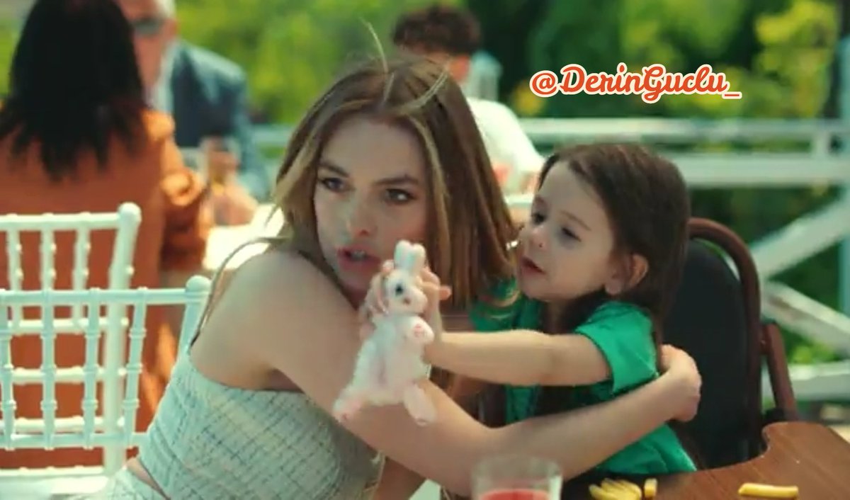 #InfielNovaFinal
→ ¿Lo has visto? es que me la como. ¿Qué dice Onur, a ver? ¿Qué dice Onur? te va a sacar la lengua, ¿a qué sí?