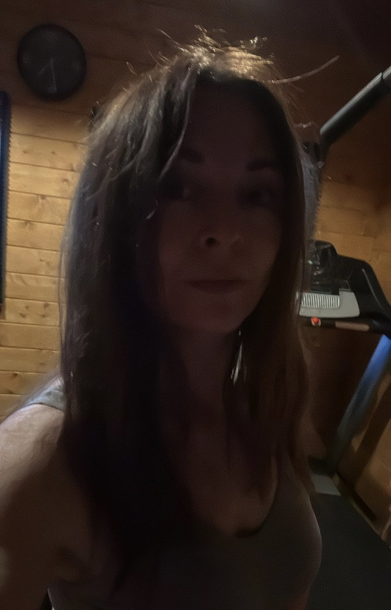 RachyBull's tweet photo. Hey 👋 48hours in!
Pretty much struggled in the gym 💪 but had an amazing sauna 🥵 currently making grass fed beef balls for the my boys!! And it smells devine! ☹️🤪😝
#72hourfast https://t.co/BiNGr5Thdu
