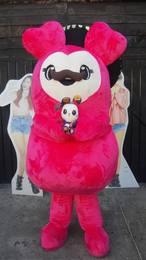 [🍭READY TO BE EN MEXICO🇲🇽]

#Takis x #TUM #ReadyToBeOnce 

ONCE! SE LOGRÓ! 

Gracias al apoyo de todos y al trabajo de las fanbases de Twice Union Mexico (Twice Mexico, Twice México FC, Twice Support México) y @xKarlaGomez , se logró contactar a Takis para que le dieramos una