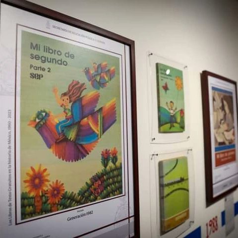 sepycsinaloa's tweet photo. ¿Ya visitaste la Exposición 𝙇𝙤𝙨 𝙇𝙞𝙗𝙧𝙤𝙨 𝙙𝙚 𝙏𝙚𝙭𝙩𝙤 𝙂𝙧𝙖𝙩𝙪𝙞𝙩𝙤𝙨 𝙚𝙣 𝙡𝙖 𝙃𝙞𝙨𝙩𝙤𝙧𝙞𝙖 𝙙𝙚 𝙈𝙚́𝙭𝙞𝙘𝙤, 𝟭𝟵𝟲𝟬-𝟮𝟬𝟮𝟯?
Vive esta experiencia en el @MASINculiacan y tómate la foto con tu generación de #LTG.
#EducarParaTransformar https://t.co/gHSIAHx1CY
