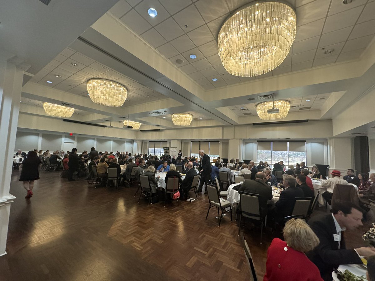 MotionStaffing's tweet image. The @TechTitansTexas luncheon today - featuring our own Jon Davis kicking off the talks on the 2024 economic forecast ! 📊 We’re taking notes if you want the highlights 😉 #techtitans #dallastech