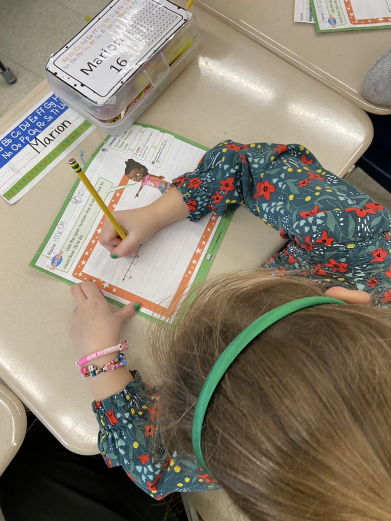 BGRicca's tweet image. #FirstGradeMagic w/@kate_eminger: number line counting, helping a friend when their supplies fall on the floor, and a dance party break! 

@domgiusti 

#RIed #EGPS #proudsuperintendent