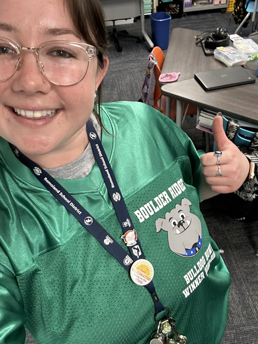 growstrongminds's tweet photo. Bulldog Bowl winner 2022-23!! Here’s our attendance data 📊 for the past two weeks! 3 days of PERFECT ATTENDANCE this week alone! Thanks for my awesome jersey Mrs. Muñoz, @hilz2teach, and @MgodoyCorner 🏈🫰🏼@BRESBulldogs https://t.co/umodOM8eGU