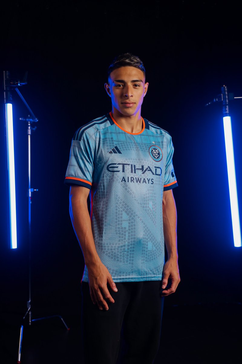 the7season's tweet photo. New York City FC revealed today that it has secured Forward Agustín Ojeda from the Argentinian club Racing Club. The deal extends through 2028, with an option for 2029.

👉 Stay tuned for more updates on this exciting addition to the team!

#NYCFC #AgustínOjeda #MLSTransfer https://t.co/dASiwuN3rg