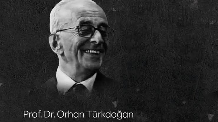 Türk sosyolojisinin büyük mütefekkiri Prof. Dr. Orhan Türkdoğan bugün toprağa verildi. Ruhu şâd, mekânı cennet olsun.