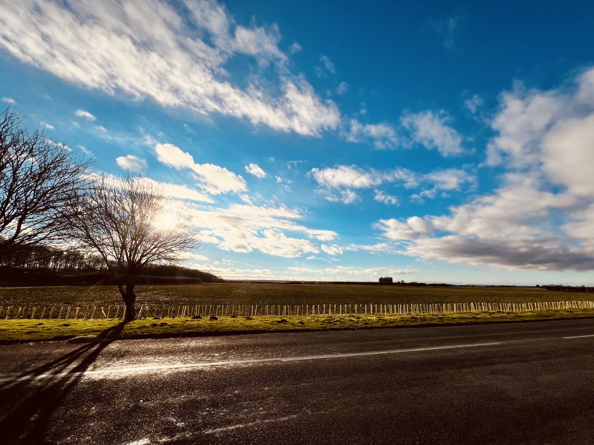 Nigel Wass (@wass74) on Twitter photo #Bardney Cathedral enjoying the springlike day in the shire..#LincsConnect <a href="/LincsSkies/">Lincolnshire Skies</a> #Bardney Cathedral enjoying the springlike day in the shire..#LincsConnect <a href="/LincsSkies/">Lincolnshire Skies</a>
