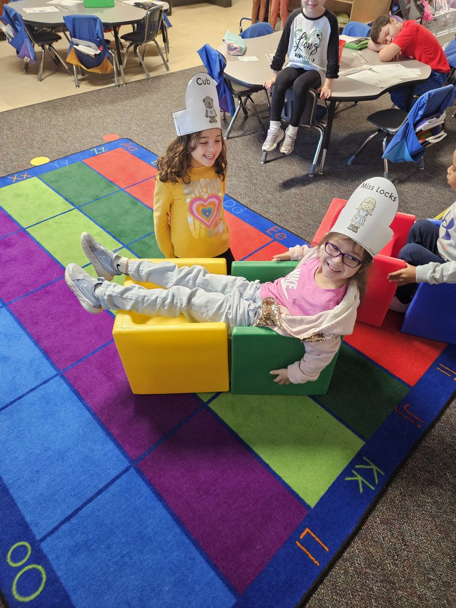 MaryBethBajikar's tweet image. Reading and acting out stories this morning. 
@DLE_Lions 
#justgoodteaching #livelaughloveleonetti #hearourroar