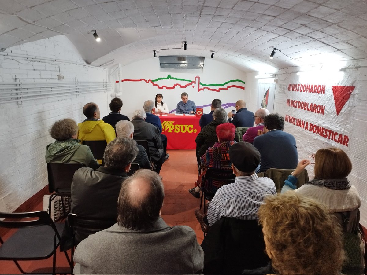🇨🇳Avui hem gaudit de la presentació del llibre: "¿Qué está pasando en China?"del president de <a href="/elpce/">Partido Comunista de España</a>, <a href="/1centella/">Jose Luis Centella</a> a l'<a href="/EspaiFilRoig/">Espai Fil Roig</a>.🇨🇳