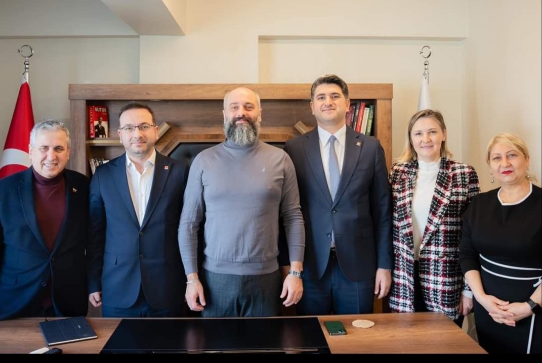 CHP  Ataşehir İlçe Bşk. Celal  YALÇIN ve yönetimi, Ataşehir Bld. Başkan Adayı  Onursal ADIGÜZEL ile birlikte DEMOKRAT PARTİ Ataşehir İlçe  Bşk. Deniz FİNCİ ve yönetimini ziyaret etmişlerdir. Nazik ziyaretleri için teşekkür ederiz.
<a href="/DpGultekinUysal/">Gültekin Uysal</a> 
<a href="/cenginyurt52/">Cemal Enginyurt</a> 
<a href="/aliserdareris/">aliserdareris</a>