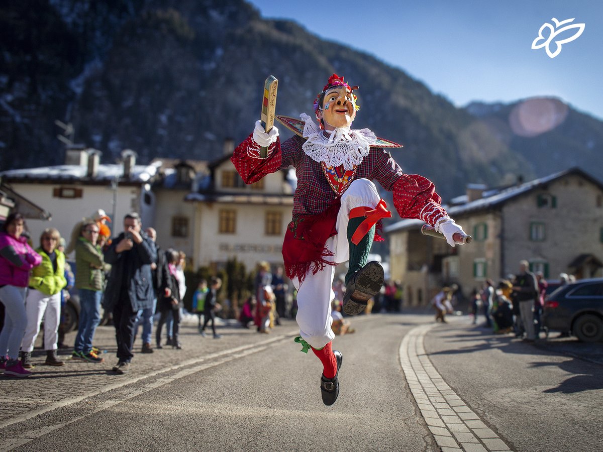 E' tempo di Carnevale in Trentino! Scopri qui tutti gli eventi del periodo più colorato dell'anno! ➡️ tinyurl.com/Tempo-di-Carne… [📍 @valdifassa |📷 D. Lira] #visittrentino #trentinowow #winterintrentino