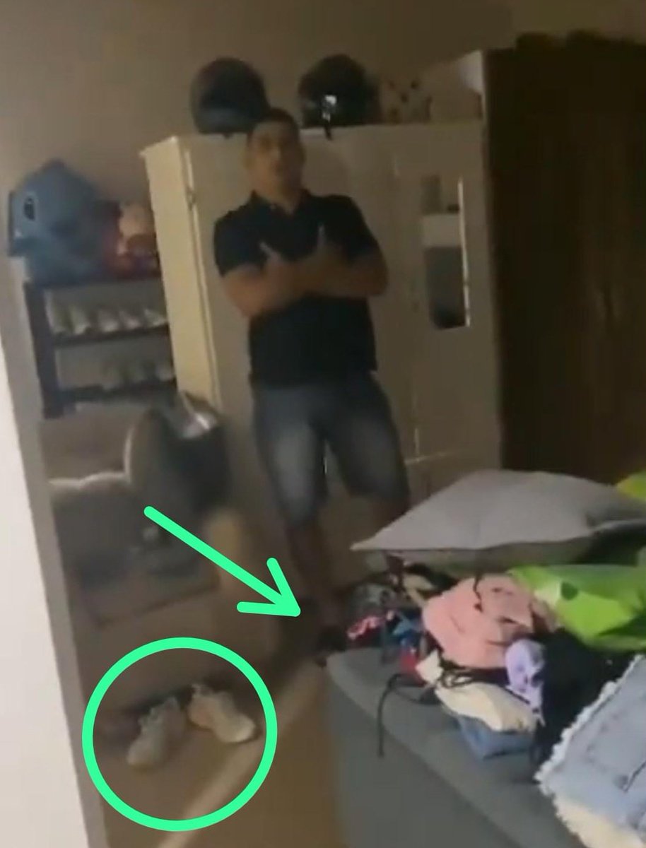 Travelieso_911's tweet photo. Que el paisano de la Sijin se le coma a la mujer, ok; que le agarre la sala de parqueadero, ok; ¿pero que se le ponga las chanclas?, ya eso es demasiado. https://t.co/CmfFbpRAkC