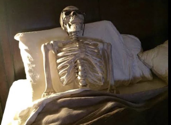 Cassper Nyovest ancestors: 
- 🫴💰💰💰
- 🫴✈️
- 🫴🚗🏎️🚙
- 🫴 🏡🏠

Our ancestors: