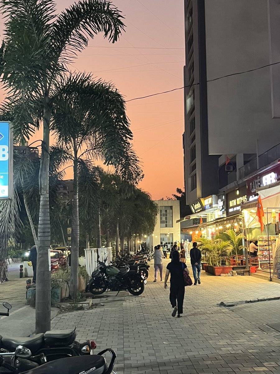 Subham_Acharya_'s tweet image. Golden hour 🙌🏼

#Pune #wakad #goldenhour