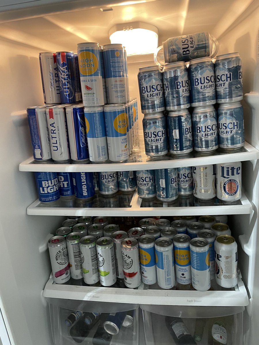 scottyj11's tweet photo. Can’t wait to hang with ⁦@abbbeyjohnson1⁩ ⁦@Hannnjohn⁩ ⁦@annasmags⁩ &amp; AnnaE later!   #canigetawhatwhat https://t.co/VGCRxOHu10