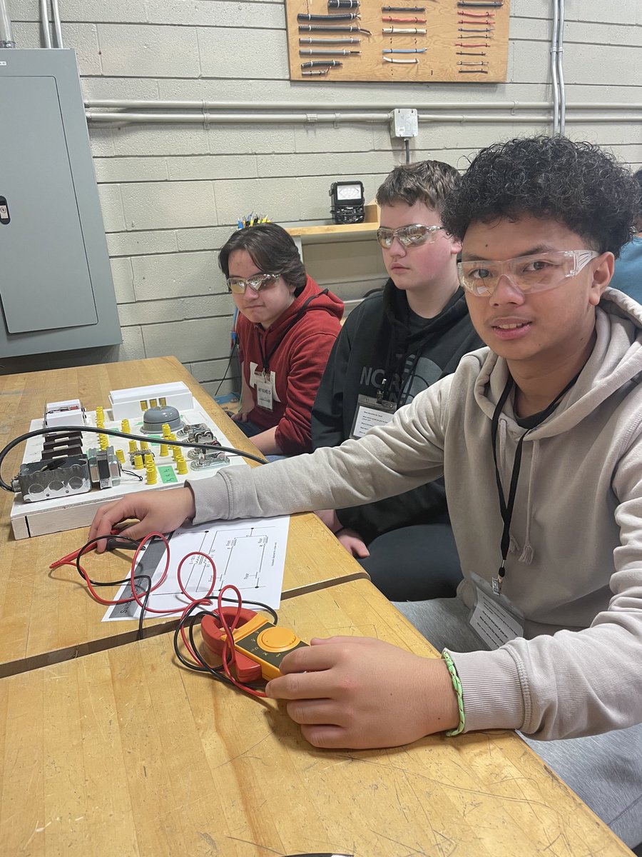 Some of our potential RAP students had a great experience at the CAREERS Tour of the Trades today at Keyano College and Pro Tin Mechanical.  Excellent hands on learning activities kept them intrigued in their trades of choice. <a href="/FMPSD/">Fort McMurray Public School Division</a> <a href="/CompMinerTweets/">Composite High</a> <a href="/CAREERSNextGen/">CAREERS</a>