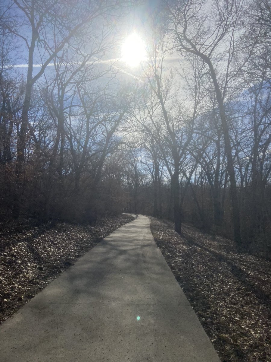 DerekVreeland's tweet photo. From today’s run…plenty of sunshine, out running a train, and running along Missouri River.

#run 
#running
#stjoemo https://t.co/I2VSFjhif7