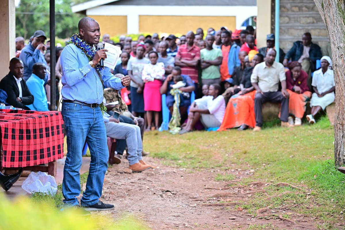 HonKomingoi's tweet photo. I also visited Ngororga Secondary school to hand over a cheque of 819,000 to cover the complete fee payment for form ones as I promised. Included is the amount of 67 beneficiaries of bursary applicants for the financial year 2023/2024
#KaziKwaMpango. https://t.co/tzZE2lFUoP