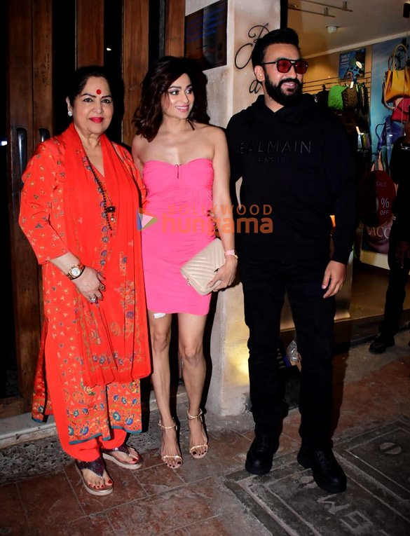 Shilpa Shetty, Raj Kundra Snapped at #ShamitaShetty’s birthday bash

<a href="/ShamitaShetty/">Shamita Shetty 🦋</a> <a href="/TheShilpaShetty/">SHILPA SHETTY KUNDRA</a>