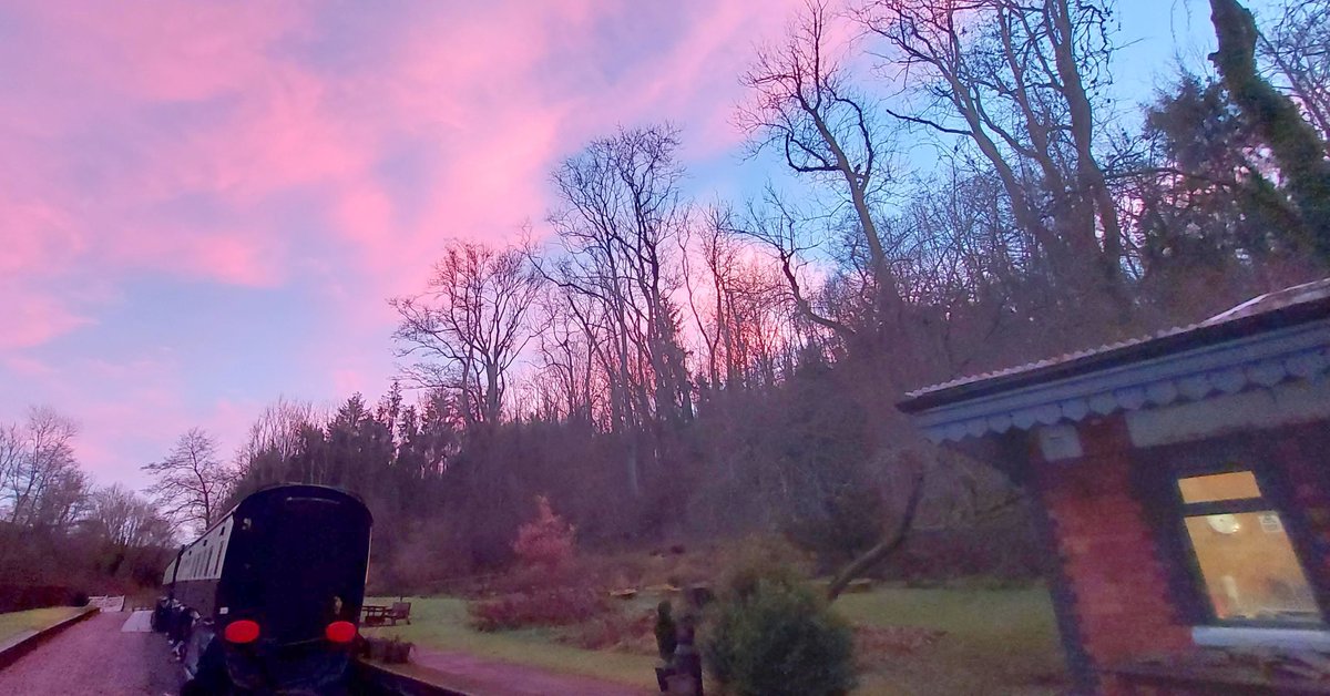 CoalportStation's tweet image. Beautiful sunsets the last 3 nights, have a fantastic weekend! 🤗 

Enjoy the springlike weather ahead here at Coalport Station. 🌷 🌉🏞️ 🚂

.

#WeekendVibes #SpringlikeWeather #Wintersunset #CoalportStation #IronbridgeGorge #Shropshire