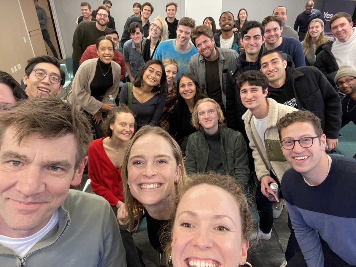 .<a href="/DormRoomFund/">Dorm Room Fund</a> LP <a href="/cdixon/">Chris Dixon</a> came to celebrate his #ReadWriteOwn book launch w/the DRF fam. Some learnings:
- Blockchain is disruptive to Big Tech; AI is sustaining
- Time spent in DC w/ policymakers is essential
- Chris needs to update his GoodReads
Thx <a href="/SiliconVlyBank/">Silicon Valley Bank</a> for hosting!