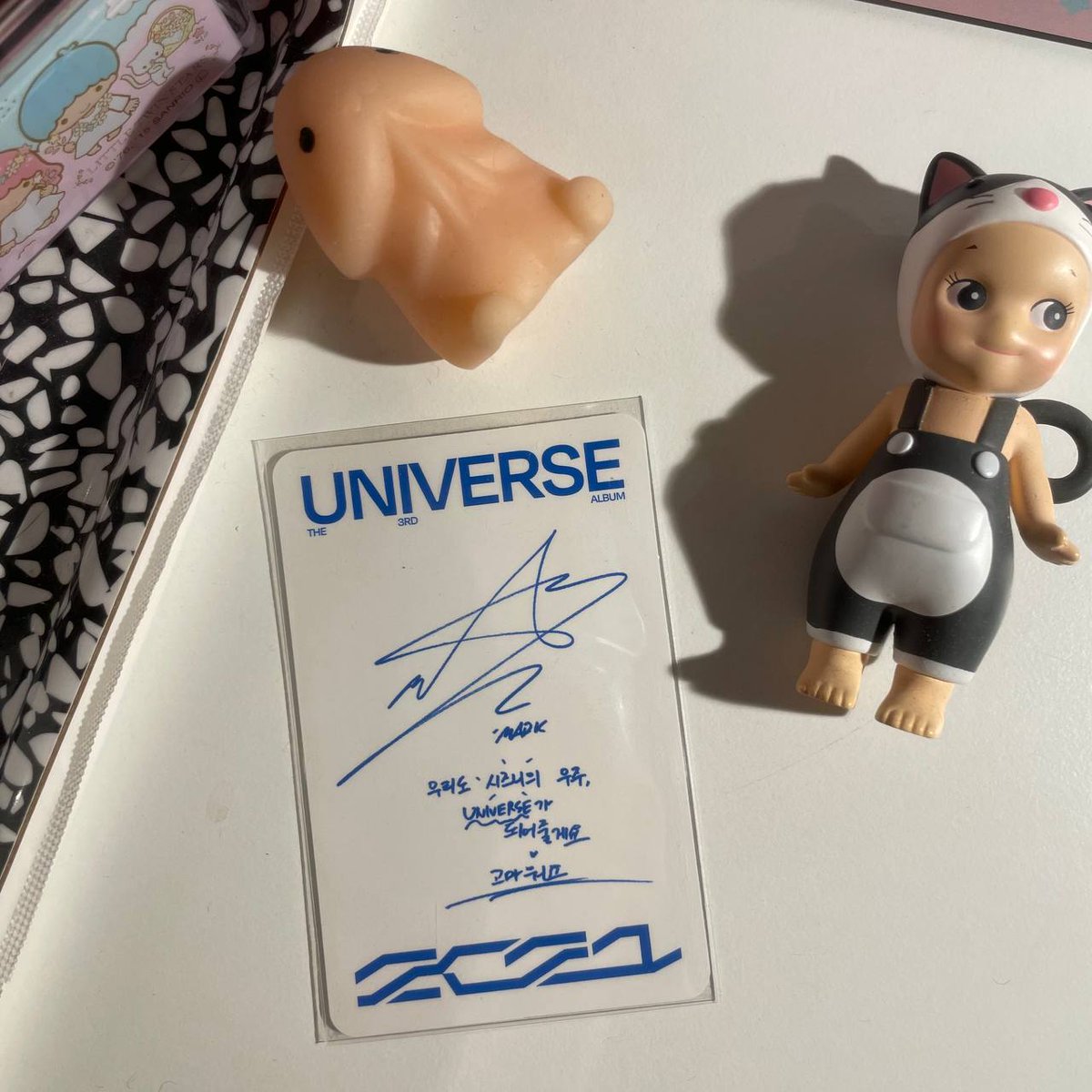 jellysale's tweet photo. ꒰ wts lfb nct ph ꒱ #jellymart 

mark universe jewel case pc

ꔛ ₱200 + pf
ꔛ onhand and clean!
ꔛ hindi po kasama yung etits

dm/reply to claim!

. . ⌗ nct u dream 127 universe beret gwapo ni mark https://t.co/1aDlMQsJS3