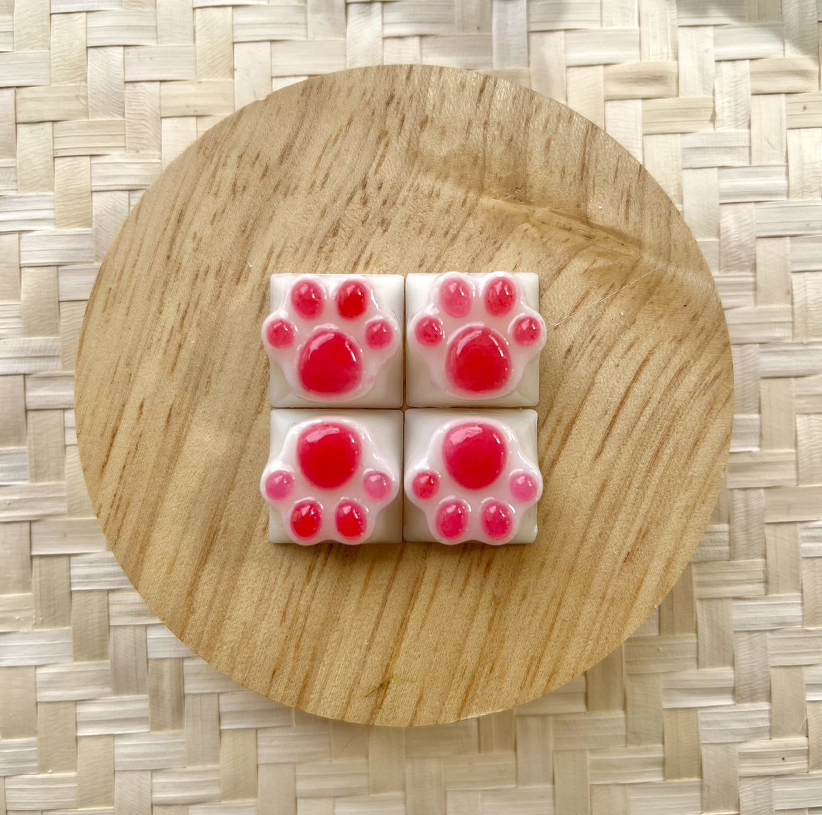 Paw keycap set 
sosoresin.etsy.com
