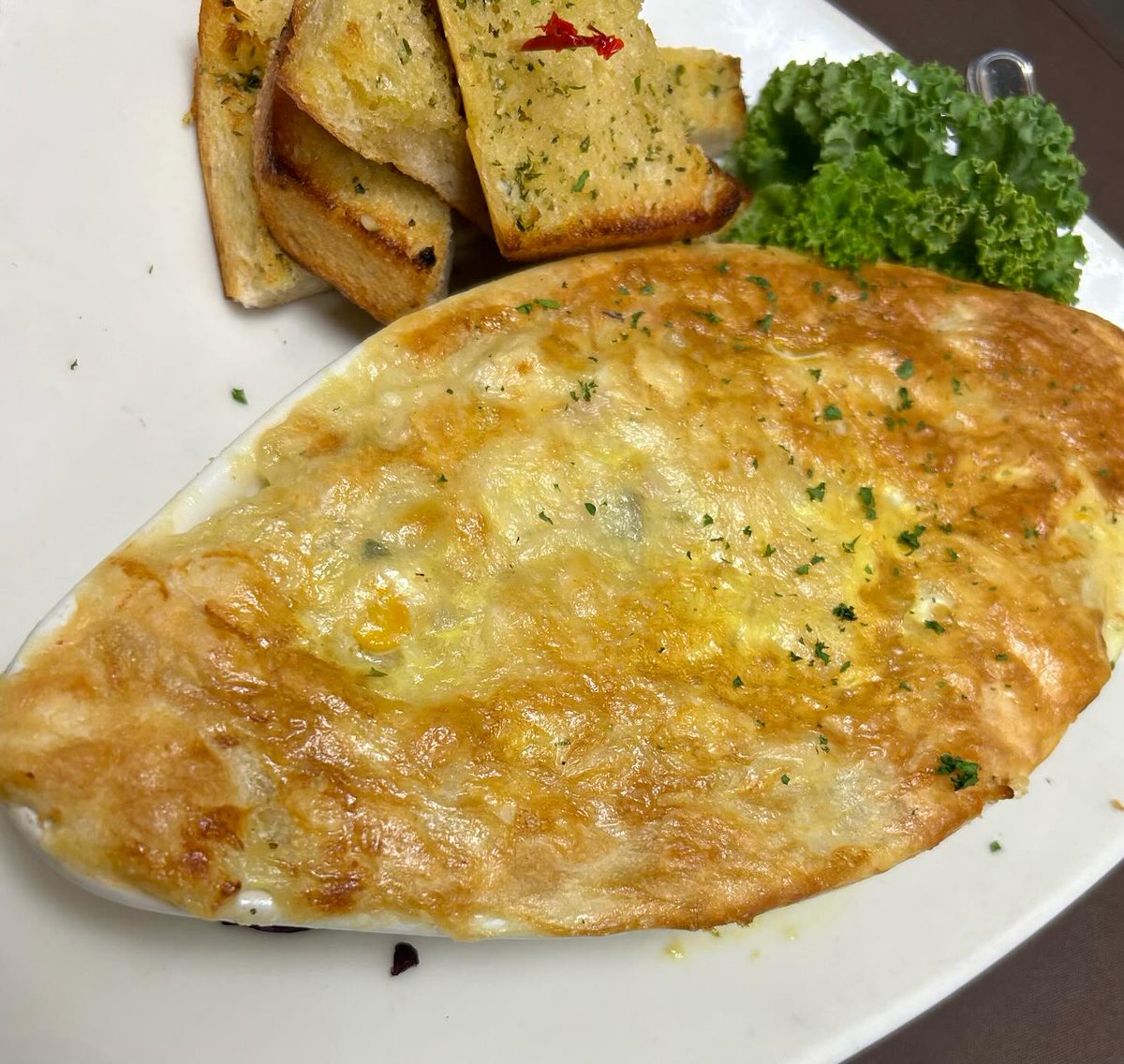 You know when you walk through the doors of #ThePourHouse that you're going to have a fantastic meal! 👌⁠
⁠
We recommend trying out one of their specials like the Southwest Salmon Burger, Chicken Pot Pie or BBQ Pulled Pork and homemade Mac and Cheese! 

l8r.it/5a6A