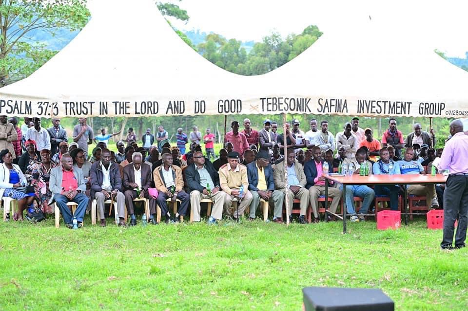 HonKomingoi's tweet photo. Ended the day at Bureti TTI - Tebesonik Campus where I handed over a cheque worth eight million ksh  ( 8,000,000)for completion of  a storey school infrastructure. https://t.co/cRZFLWrygX