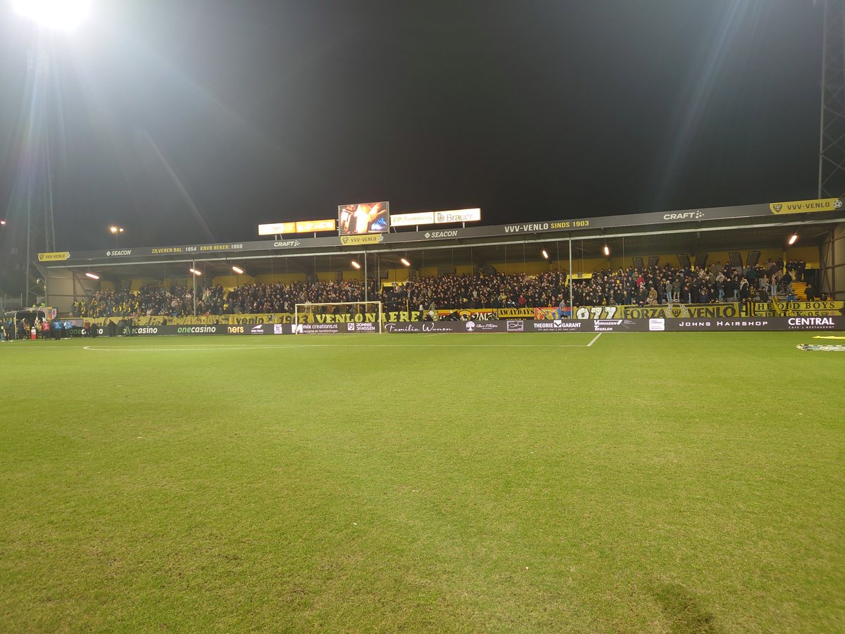 sfeerteamVVV's tweet photo. Met dank aan de mannen van YBF zijn er weer nieuwe spandoeken. #vvvjps https://t.co/8a12C8fpic
