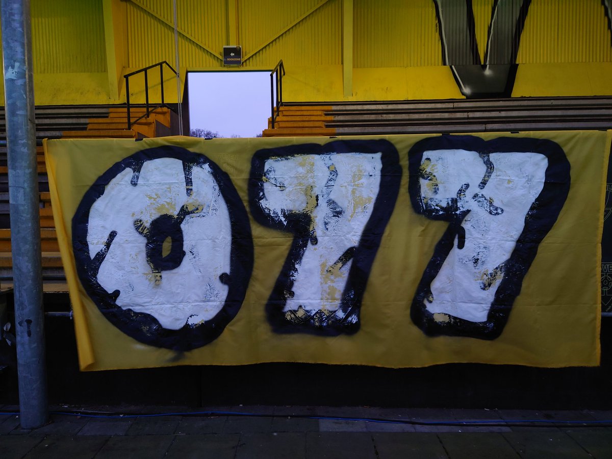 sfeerteamVVV's tweet photo. Met dank aan de mannen van YBF zijn er weer nieuwe spandoeken. #vvvjps https://t.co/8a12C8fpic
