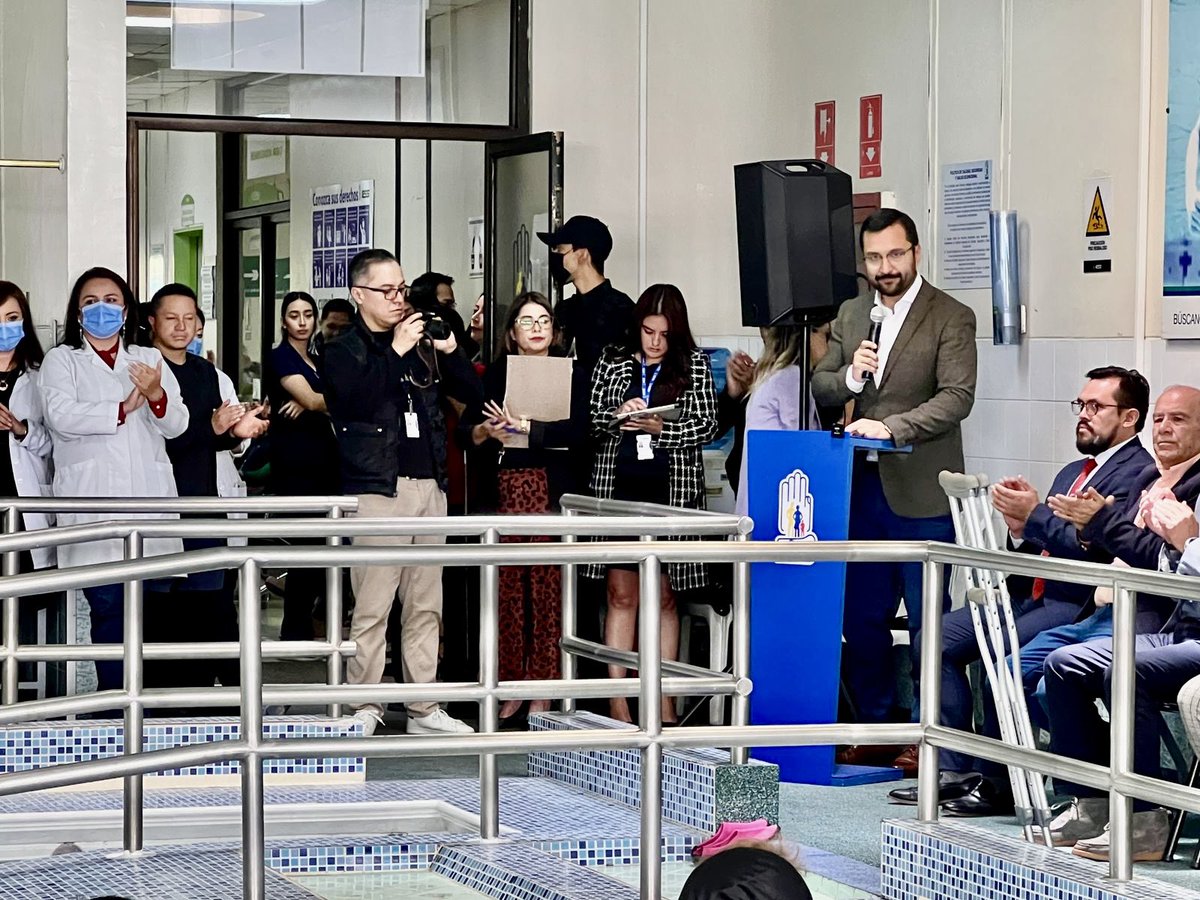 FranklinRojasT's tweet photo. ¡La recuperación de nuestros pacientes precisa una atención integral e infraestructura de calidad! 🏥

Luego de cinco años, hoy volvimos a abrir las puertas de la piscina de la Unidad de Terapia Física y Rehabilitación del @IESSHJCA, como parte de los programas terapéuticos. 🏊 https://t.co/5DCCsJVmrG