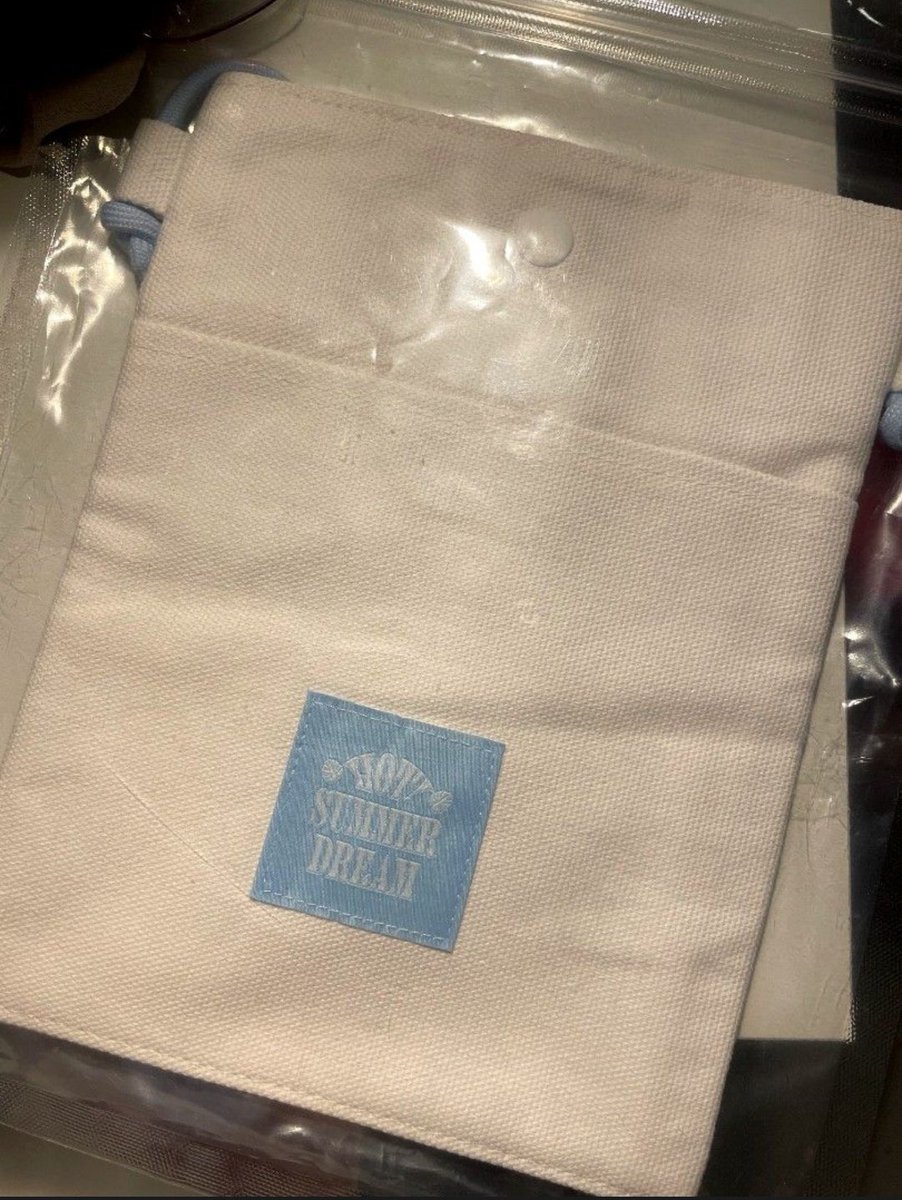 jellysale's tweet photo. also selling this hot summer dream mini bag for ₱400 !! ^^ (bag only syimpri)

unused !! https://t.co/1d2n0xL7h4