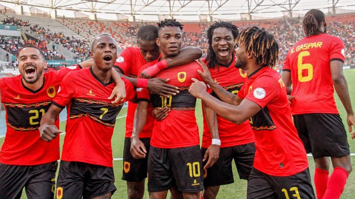 Gabriel__Joseee's tweet photo. Força, Palancas Negras! Eliminados do CAN 2024, mas levamos connosco grandes conquistas e respeito reconquistado. Voltem para casa de cabeça erguida, pois, nos proporcionaram momentos de alegria e inspiração. Seguimos unidos, orgulhosos e determinados. #ForçaPalancas #Angola 🇦🇴 https://t.co/N3gjxvD5Xr