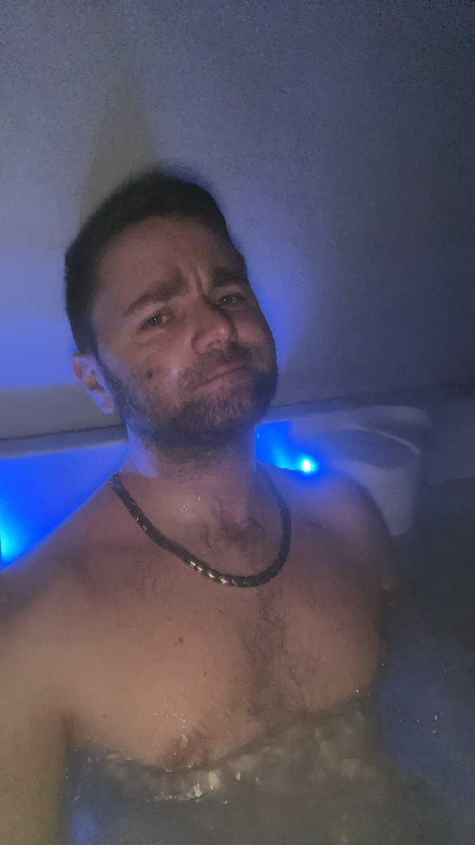 _Martin_Roberts's tweet photo. Hot tub is the happy place #GayGuy #Gayuk #Singlegay #Lgbtq #Topless https://t.co/TJONJ4qZIT
