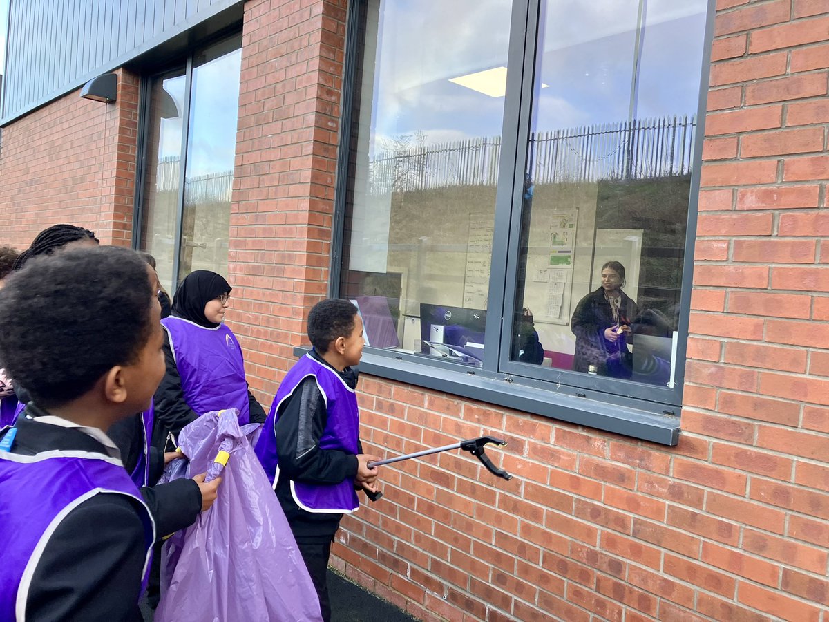 When you see your hero through the window.

Team leaders, you mean the world to your year sevens. 💜🌟🐯

#seeitbeit #thatsmyteamleader