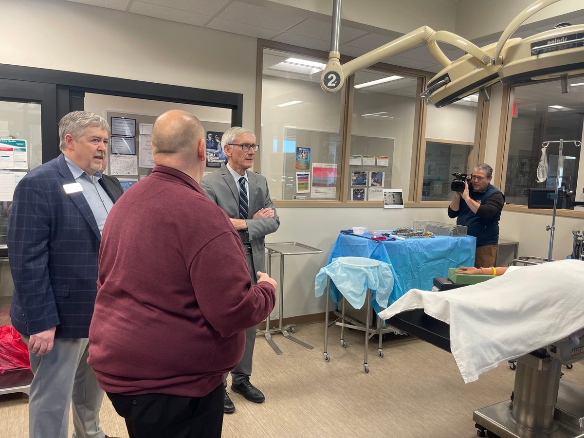 GovEvers's tweet photo. Stopped by @WesternTC to meet our state's next generation of healthcare workers!  

I created our new Healthcare Workforce Task Force to find long-term solutions to our healthcare industry's workforce challenges and to strengthen the pipeline of future healthcare workers. https://t.co/t6VBBXOat9