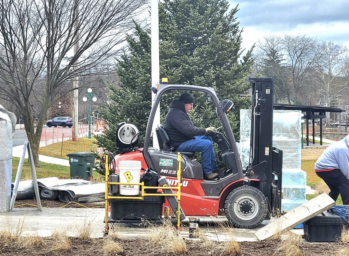 CCScans's tweet photo. This is CCS's fourth year lending manpower &amp; a forklift to the Lewisburg Ice Festival❄️This is Carl's third year moving blocks of ice and ice sculptures for the festival. Thanks for volunteering to help Carl!!! https://t.co/lP7ZJQdq4o