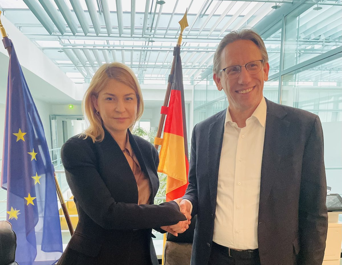 .@Bundestag approved 2024🇩🇪 budget, which includes vital military assistance to 🇺🇦. Had an opportunity to thank German partners for the support. Hope this will become an example to follow by other 🇪🇺MSs. Also discussed w/@joergkukies next steps in 🇪🇺🇺🇦accession process & reforms.
