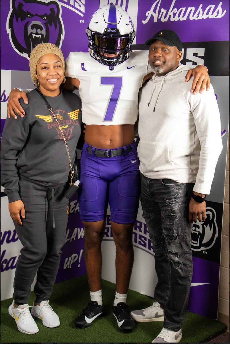 Thank you to everybody who supported me and got me to this point. I will be attending the University of Central Arkansas for the next 4 years. @Coach_SandersQ @Coach_PA_ @QueckTravis @CoachKre