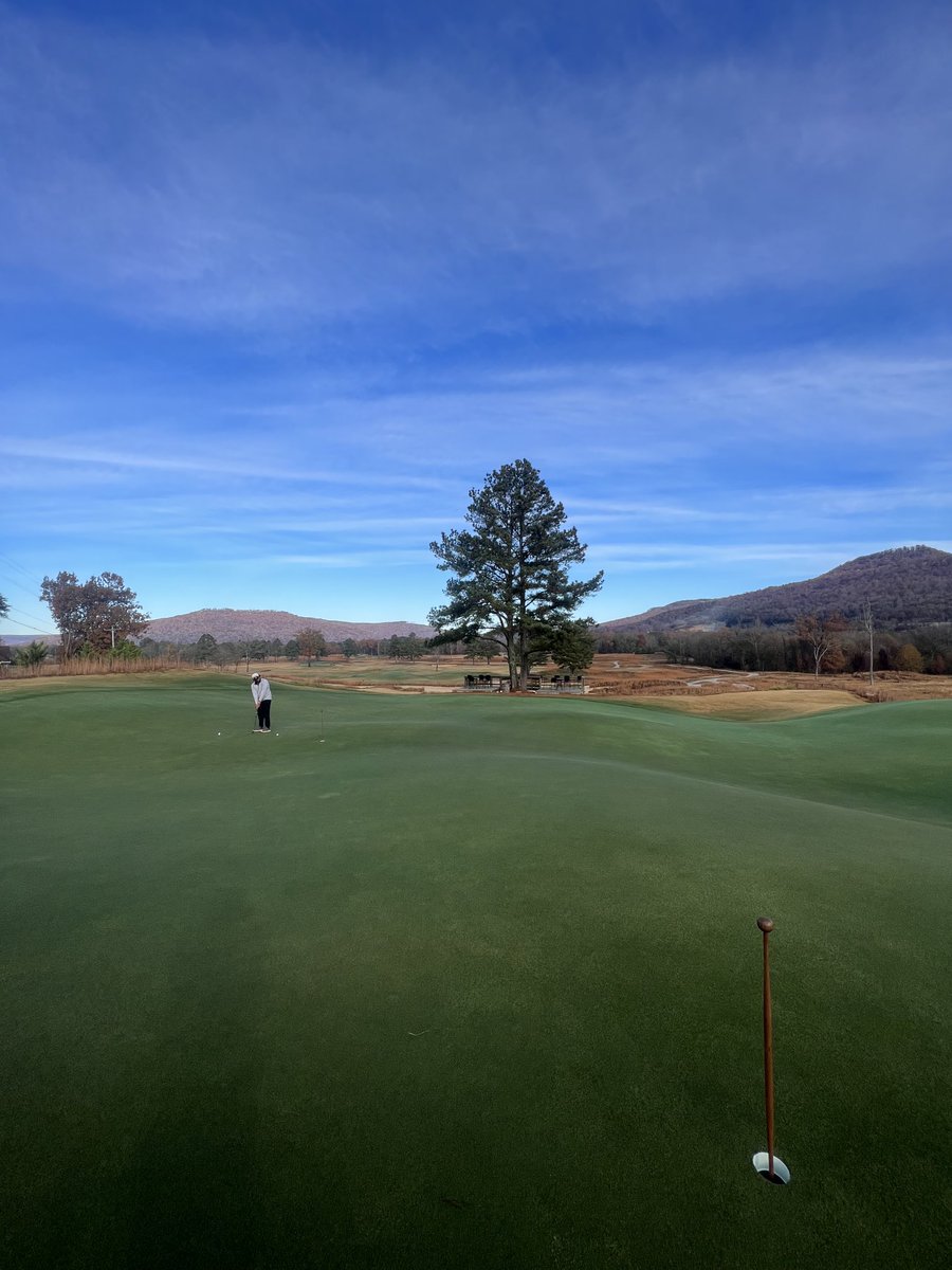 How lucky am I to catch a +60 degree weather day (in February) at ⁦@SweetensCove⁩ tomorrow? Energy levels could not be higher