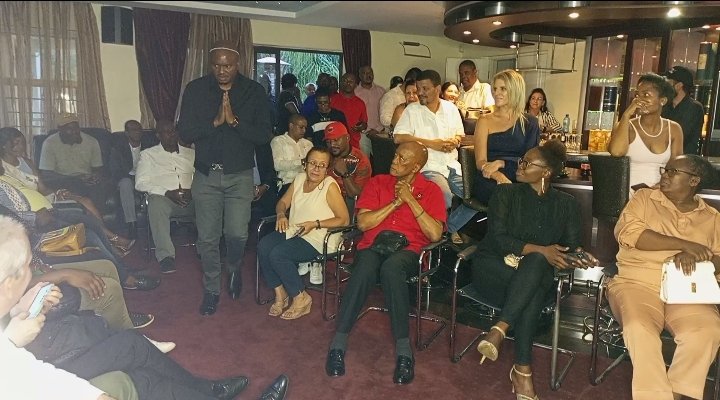 EmbaVESudafrica's tweet photo. The unity and integration of the peoples is the legacy of the Bolivarian Revolution led by Commander Hugo Chavez and President Nicolas Maduro. #02F we celebrate the 25th Anniversary at a full house and listen to the testimonies of the friends of the revolution. We will overcome! https://t.co/D8kRHTnEBB
