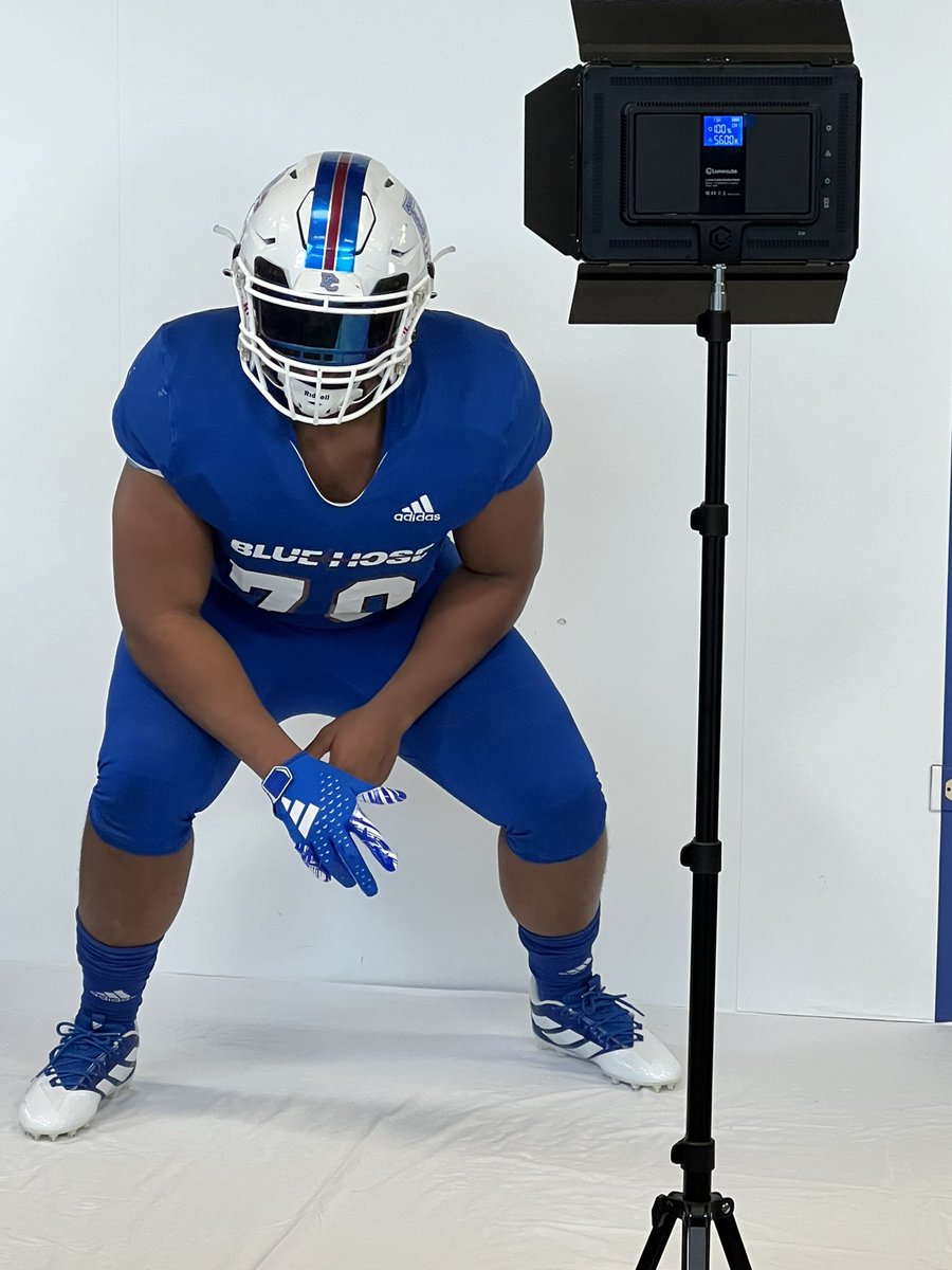 Micaih_'s tweet photo. Enjoyed my visit at @BlueHoseFtball yesterday. Thank you too @CoachLSmitty for the invitation. https://t.co/XPKSUAao60