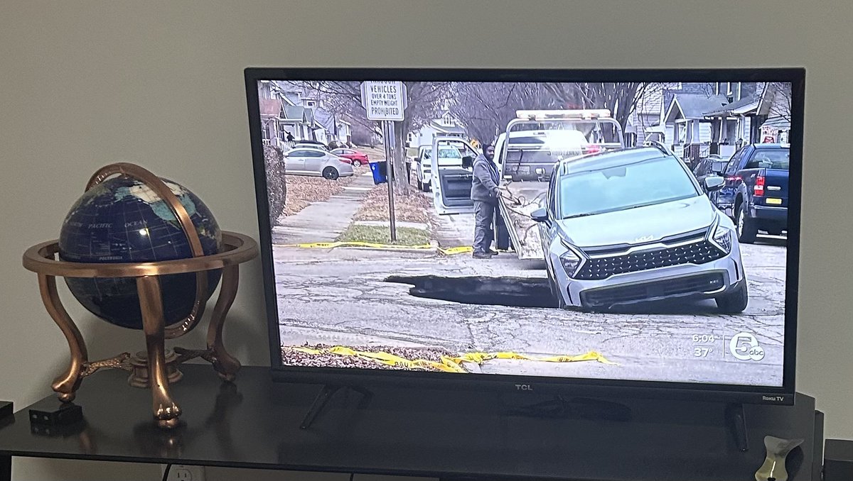 cle_llc's tweet photo. @JackieTraffic What is going on super Jackie Traffic… hope all is going well. 
We miss ya in the CLE LAND. 
Thinking about ya…. #PotHolePatrol.. 
from CLE ☺️ https://t.co/PAKasRaldL