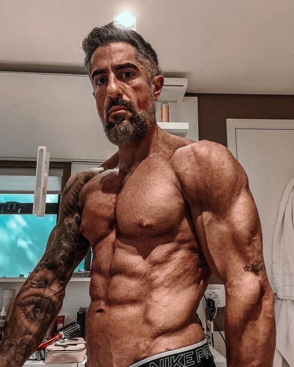 foraacademia's tweet photo. Se deus quiser chego aos 44 anos com esse shape do Mion https://t.co/AqrGwGhzq0