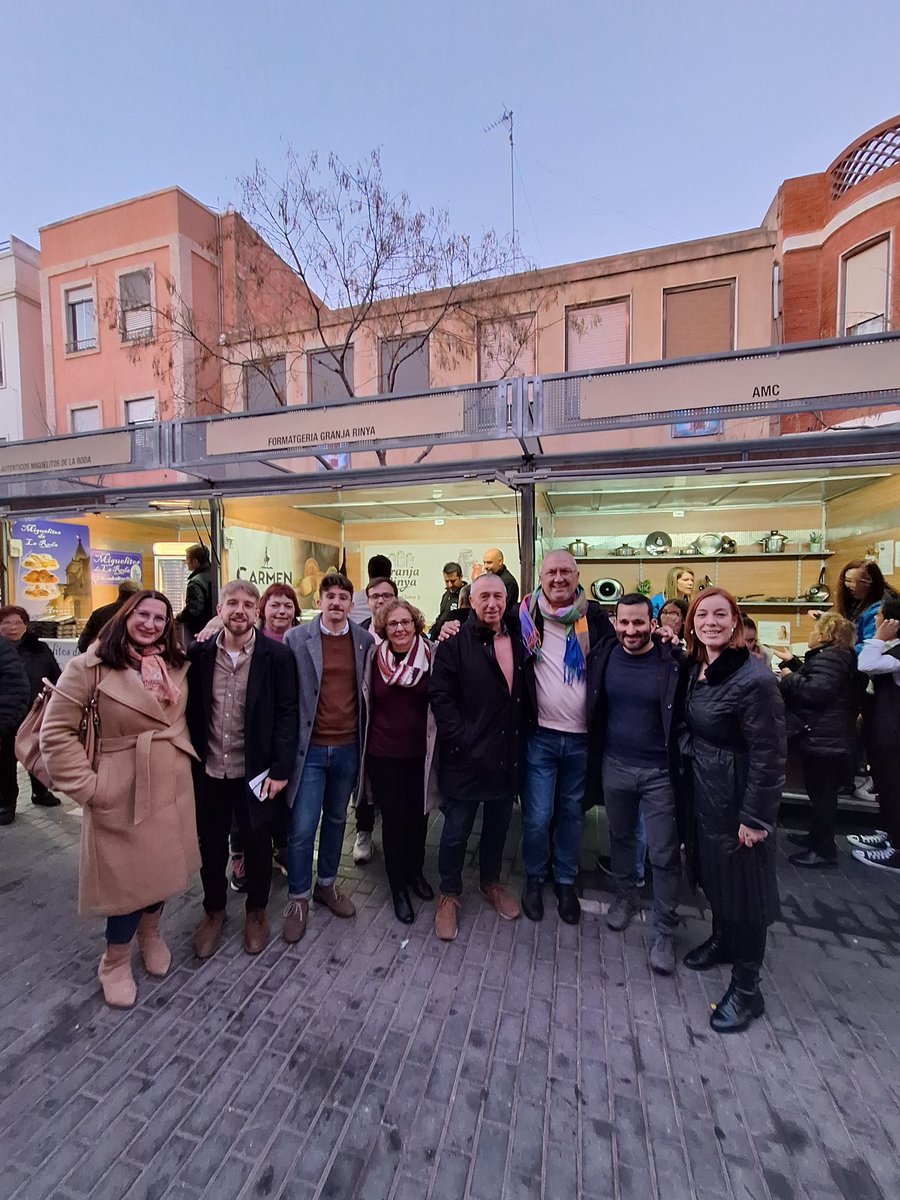 Hui amb la nostra regidora, <a href="/raqueleta13/">raquelsanchez</a>, hem estat recolzant al nostres regidors d'Albal, Raul Estevan i Sonia Guillem (<a href="/compromisalbal/">Compromís Albal</a>), a la Fira de Sant Blai. 
Amb <a href="/joanbaldovi/">Joan Baldoví ;)</a>, <a href="/VicentMarza/">Vicent Marzà 🍏</a>, Dolors Gimeno (<a href="/compromis_cata/">Compromís Catarroja</a>), Letícia Hernandis (<a href="/c_Picassent/">Compromís Picassent</a>)