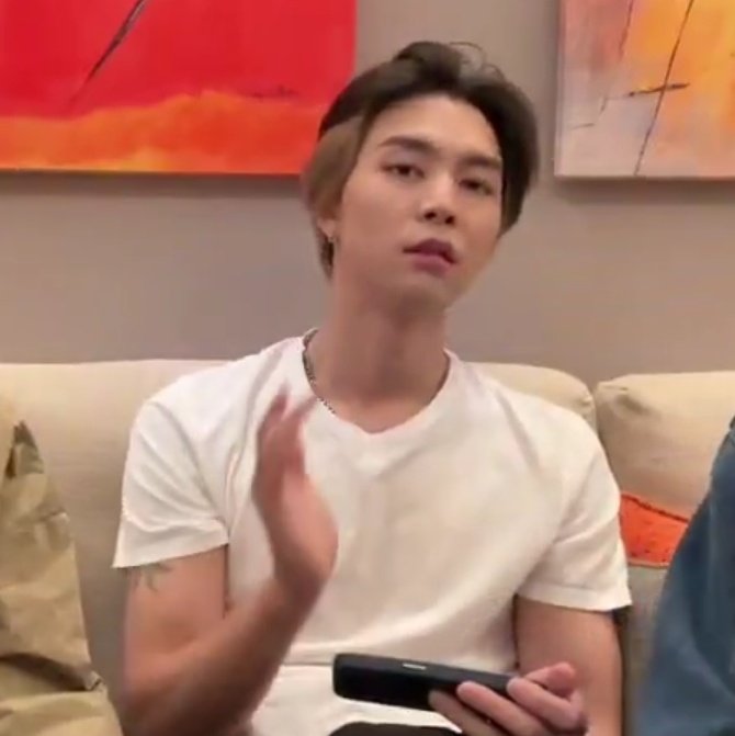 znurulz's tweet photo. cakep bgt... terakhir muji dia cakep bgtbgt era punch 2021???? 🥲 maksud aku johnny yg begini LOOOHHH YG GW MAU https://t.co/wNAXu6k4vj