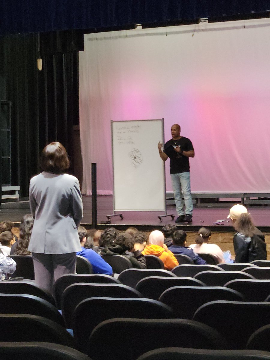 cstewGeo's tweet photo. @KyleSpeaks_ teaching @ElsikHighSchool about the Japanese concept of Ikigai.  Find your purpose today https://t.co/B4vRprYDyN