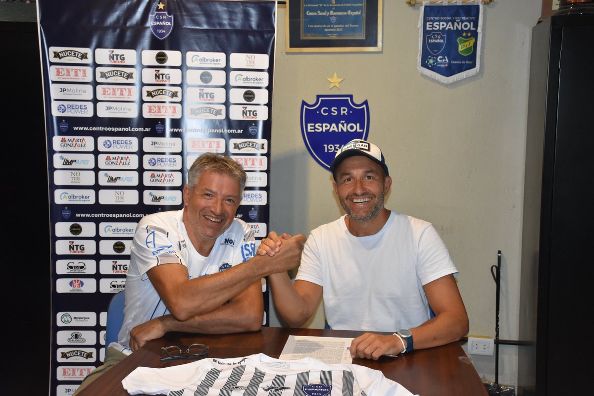 ¡𝗧𝗘𝗡𝗘𝗠𝗢𝗦 𝗗𝗧 𝗣𝗔𝗥𝗔 𝗥𝗔𝗧𝗢!

Estamos contentos de anunciar que Diego Herrero finalmente firmó su vínculo con nuestra Institución. Nuestro entrenador firmó su contrato junto al Presidente del Club, Daniel Ledesma

¡Éxitos Diego!

#CentroEstáActivo #VamosCentro